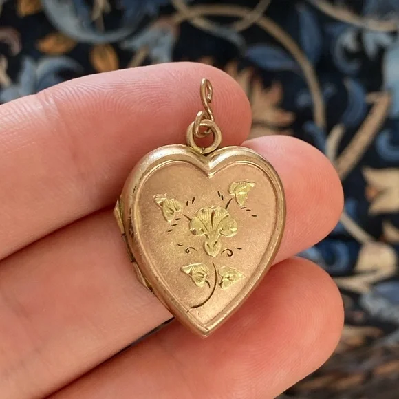 Antique 1930s Bliss Bros 10K Gold-Filled Engraved Floral Heart Locket - Picture 1 of 10